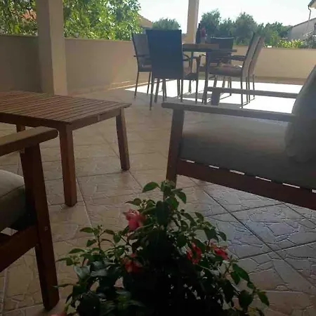 Apartment Cosy With Big Terrace In Orebić
