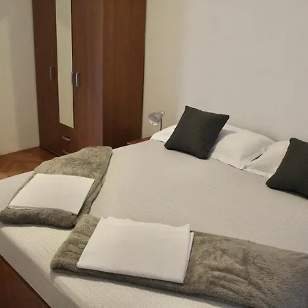 Apartment Cosy With Big Terrace In