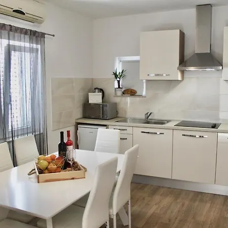 Cosy With Big Terrace In Apartment *