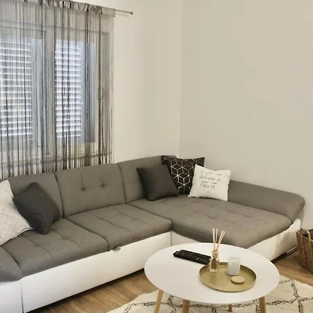 Apartment Cosy With Big Terrace In